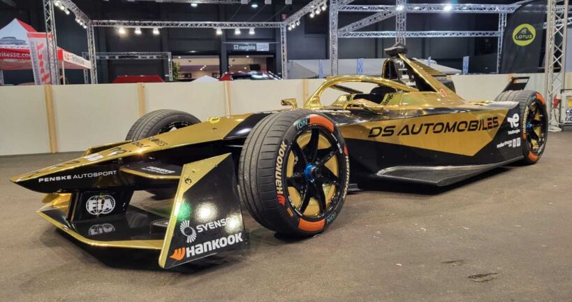 Tussen de vele rallywagens waren ook enkele F1-wagens te vinden